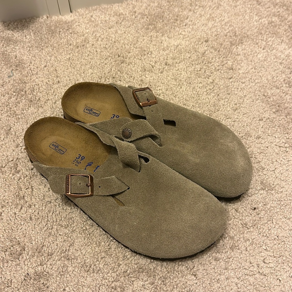 🛑SOLD🛑Birkenstock soft footbed clog suede